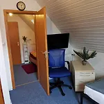 Holiday home Glockenbruchweg Familien Mit 800qm Umzaeunten Garten, Bbq Pavilion, Gratis Fruehstueck, Parkplaetze, Wifi, Lage, So Privat Zu Hause Kassel