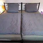 Holiday home Glockenbruchweg Familien Mit 800qm Umzaeunten Garten, Bbq Pavilion, Gratis Fruehstueck, Parkplaetze, Wifi, Lage, So Privat Zu Hause