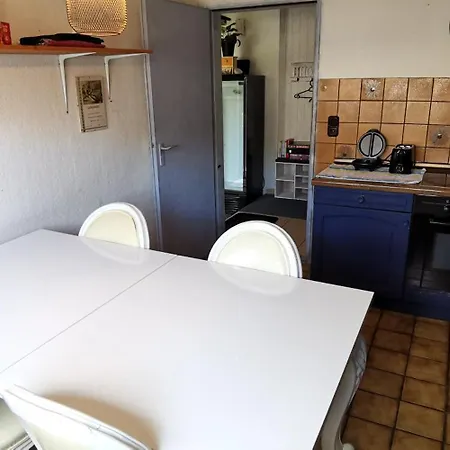 Ganzes Mit 1000qm Garten In Kassel, Private Kueche, Bad Wc, Wohnzimmer, 4 Schlafzimmer, 7 Betten, Gratis Parkplaetze, Wifi, Bbq Pavillion, So Privat Zu Hause بيت للعطل