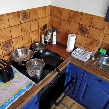 بيت للعطل Ganzes Mit 1000qm Garten In Kassel, Private Kueche, Bad Wc, Wohnzimmer, 4 Schlafzimmer, 7 Betten, Gratis Parkplaetze, Wifi, Bbq Pavillion, So Privat Zu Hause كاسيل