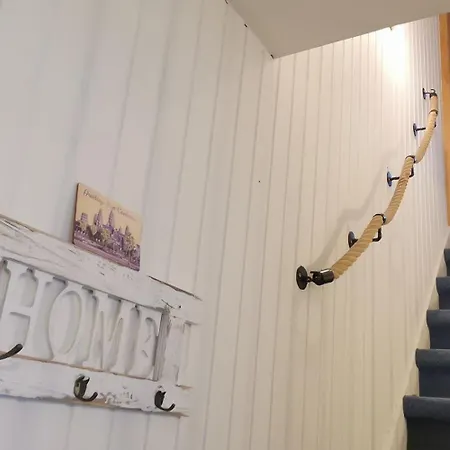 Ganzes Mit 1000qm Garten In Kassel, Private Kueche, Bad Wc, Wohnzimmer, 4 Schlafzimmer, 7 Betten, Gratis Parkplaetze, Wifi, Bbq Pavillion, So Privat Zu Hause بيت للعطل كاسيل