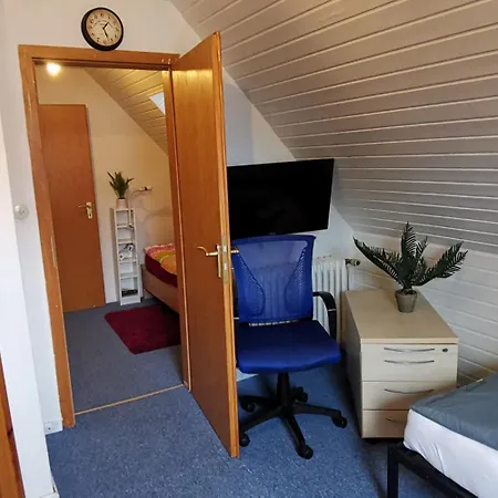 بيت للعطل Ganzes Mit 1000qm Garten In Kassel, Private Kueche, Bad Wc, Wohnzimmer, 4 Schlafzimmer, 7 Betten, Gratis Parkplaetze, Wifi, Bbq Pavillion, So Privat Zu Hause كاسيل