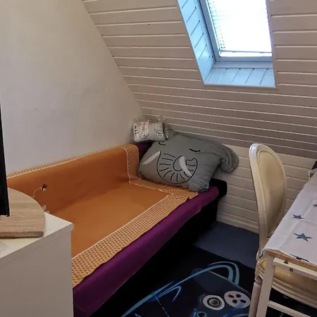 بيت للعطل Ganzes Mit 1000qm Garten In Kassel, Private Kueche, Bad Wc, Wohnzimmer, 4 Schlafzimmer, 7 Betten, Gratis Parkplaetze, Wifi, Bbq Pavillion, So Privat Zu Hause