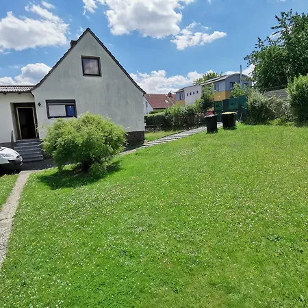 בית נופש Ganzes Ferienhaus Familien Resort Mit 800Qm Umzaeunten Garten Mit Grill Pavillon, 4 Zimmer Und Wohnzimmer, Kueche, Bad, Inkl Gratis Fruehstueck, Parkplaetze, Wifi, So Privat Wie Zu Hause, In Kassel Am Glockenbruchweg