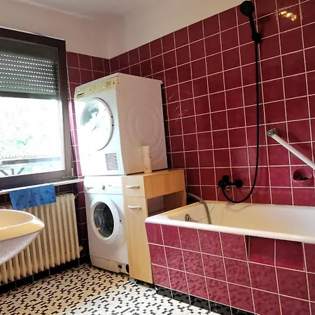 Ganzes Mit 1000qm Garten In Kassel, Private Kueche, Bad Wc, Wohnzimmer, 4 Schlafzimmer, 7 Betten, Gratis Parkplaetze, Wifi, Bbq Pavillion, So Privat Zu Hause