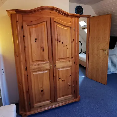 Ganzes 120Qm Komfort Ferienhaus Mit 800Qm Umzaeunten Garten, 4 Schlafzimmer, Private Kueche, Wohnzimmer, Badezimmer Und Wc, Inkl Gratis Fruehstueck, Parkplaetze, Wifi, Top Lage, So Privat Wie Zu Hause Дом отдыха