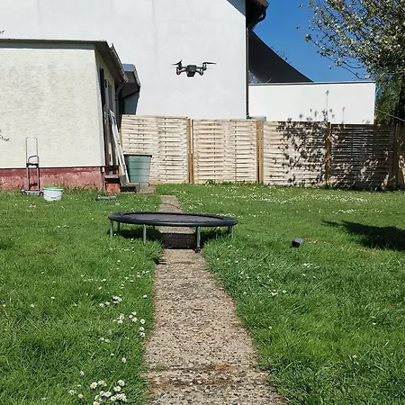 Ganzes Mit 1000qm Garten In Kassel, Private Kueche, Bad Wc, Wohnzimmer, 4 Schlafzimmer, 7 Betten, Gratis Parkplaetze, Wifi, Bbq Pavillion, So Privat Zu Hause بيت للعطل *