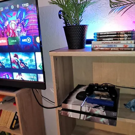 Ganzes Mit 1000qm Garten In Kassel, Private Kueche, Bad Wc, Wohnzimmer, 4 Schlafzimmer, 7 Betten, Gratis Parkplaetze, Wifi, Bbq Pavillion, So Privat Zu Hause * كاسيل