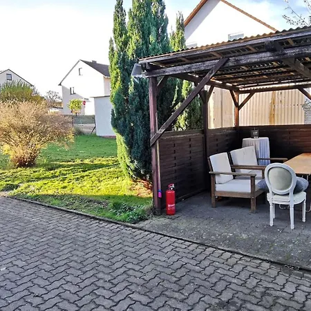 بيت للعطل Ganzes Mit 1000qm Garten In Kassel, Private Kueche, Bad Wc, Wohnzimmer, 4 Schlafzimmer, 7 Betten, Gratis Parkplaetze, Wifi, Bbq Pavillion, So Privat Zu Hause كاسيل