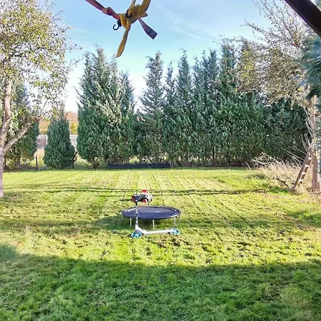 Ganzes Mit 1000qm Garten In Kassel, Private Kueche, Bad Wc, Wohnzimmer, 4 Schlafzimmer, 7 Betten, Gratis Parkplaetze, Wifi, Bbq Pavillion, So Privat Zu Hause بيت للعطل