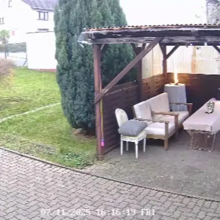 Ganzes Mit 1000qm Garten In Kassel, Private Kueche, Bad Wc, Wohnzimmer, 4 Schlafzimmer, 7 Betten, Gratis Parkplaetze, Wifi, Bbq Pavillion, So Privat Zu Hause بيت للعطل