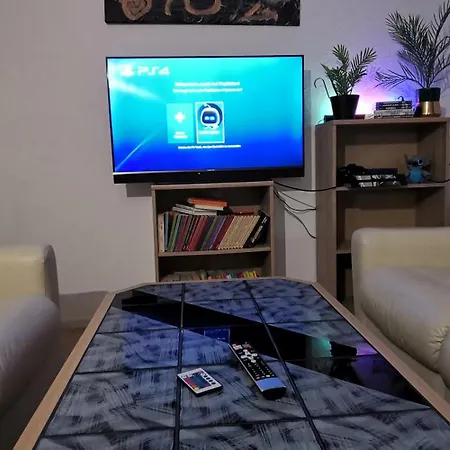 بيت للعطل Ganzes Mit 1000qm Garten In Kassel, Private Kueche, Bad Wc, Wohnzimmer, 4 Schlafzimmer, 7 Betten, Gratis Parkplaetze, Wifi, Bbq Pavillion, So Privat Zu Hause