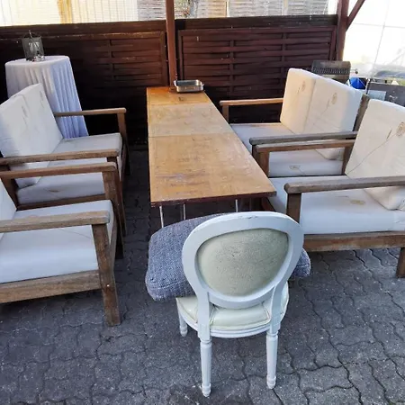 Ganzes Mit 1000qm Garten In Kassel, Private Kueche, Bad Wc, Wohnzimmer, 4 Schlafzimmer, 7 Betten, Gratis Parkplaetze, Wifi, Bbq Pavillion, So Privat Zu Hause * كاسيل