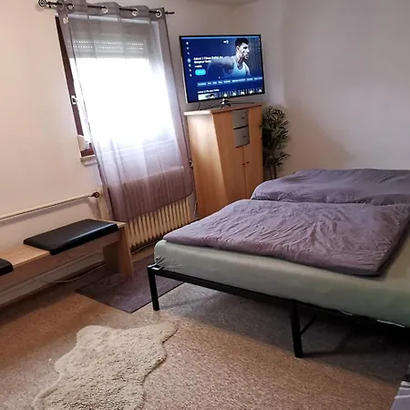 Ganzes Mit 1000qm Garten In Kassel, Private Kueche, Bad Wc, Wohnzimmer, 4 Schlafzimmer, 7 Betten, Gratis Parkplaetze, Wifi, Bbq Pavillion, So Privat Zu Hause بيت للعطل