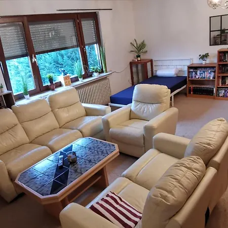 بيت للعطل Ganzes Mit 1000qm Garten In Kassel, Private Kueche, Bad Wc, Wohnzimmer, 4 Schlafzimmer, 7 Betten, Gratis Parkplaetze, Wifi, Bbq Pavillion, So Privat Zu Hause كاسيل