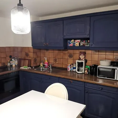 Ferienhaus Ferienhaus Kassel Glockenbruchweg, Familien Resort mit 800qm umzäunten Garten, Grill Pavillon, Gratis Frühstück, Parkplätze, WiFi, so Privat wie zu Hause