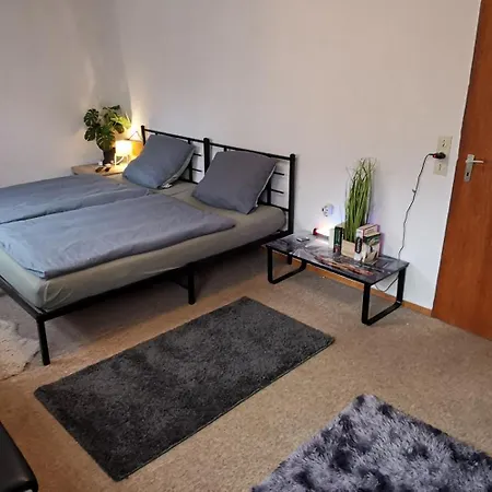 Ganzes 120Qm Komfort Ferienhaus Mit 800Qm Umzaeunten Garten, 4 Schlafzimmer, Private Kueche, Wohnzimmer, Badezimmer Und Wc, Inkl Gratis Fruehstueck, Parkplaetze, Wifi, Top Lage, So Privat Wie Zu Hause