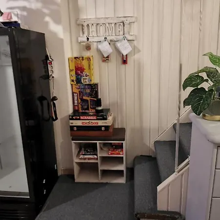 Ganzes Ferienhaus In Kassel Mit 800Qm Umzaeunten Garten, Grill Pavillon, Gratis Fruehstueck, Parkplaetze, Wifi, So Privat Wie Zu Hause Am Glockenbruchweg * カッセル
