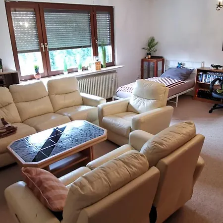 Ganzes Ferienhaus In Kassel Mit 800Qm Umzaeunten Garten, Grill Pavillon, Gratis Fruehstueck, Parkplaetze, Wifi, So Privat Wie Zu Hause Am Glockenbruchweg *