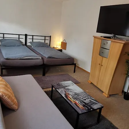 Casa vacanze Glockenbruchweg, Familien Mit 800qm Umzaeunten Garten, Grill Pavillon, Gratis Fruehstueck, Parkplaetze, Wifi, So Privat Zu Hause Kassel
