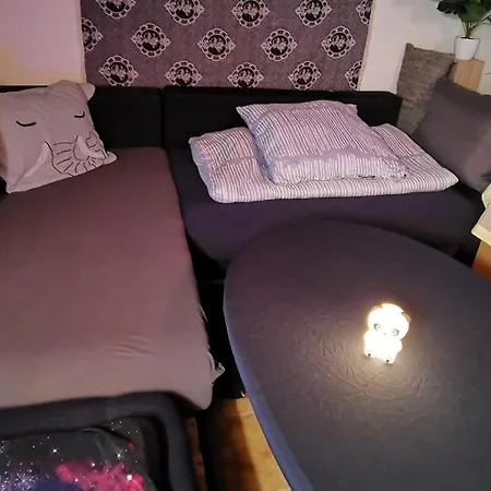 Ferienhaus Kassel Glockenbruchweg, Familien Resort mit 800qm umzäunten Garten, Grill Pavillon, Gratis Frühstück, Parkplätze, WiFi, so Privat wie zu Hause *