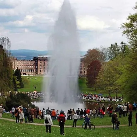 בית נופש Ganzes Ferienhaus Familien Resort Mit 800Qm Umzaeunten Garten Mit Grill Pavillon, 4 Zimmer Und Wohnzimmer, Kueche, Bad, Inkl Gratis Fruehstueck, Parkplaetze, Wifi, So Privat Wie Zu Hause, In Kassel Am Glockenbruchweg *