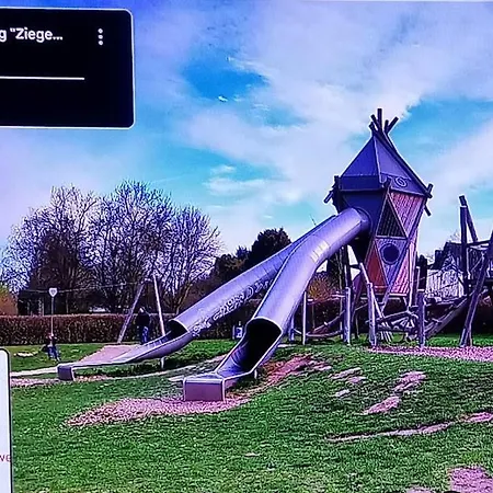Ganzes Ferienhaus Familien Resort Mit 800Qm Umzaeunten Garten Mit Grill Pavillon, 4 Zimmer Und Wohnzimmer, Kueche, Bad, Inkl Gratis Fruehstueck, Parkplaetze, Wifi, So Privat Wie Zu Hause, In Kassel Am Glockenbruchweg