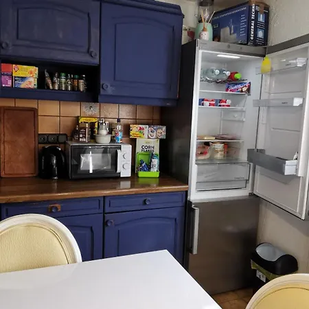 בית נופש Ganzes Ferienhaus Familien Resort Mit 800Qm Umzaeunten Garten Mit Grill Pavillon, 4 Zimmer Und Wohnzimmer, Kueche, Bad, Inkl Gratis Fruehstueck, Parkplaetze, Wifi, So Privat Wie Zu Hause, In Kassel Am Glockenbruchweg *