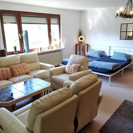 בית נופש Ganzes Ferienhaus Familien Resort Mit 800Qm Umzaeunten Garten Mit Grill Pavillon, 4 Zimmer Und Wohnzimmer, Kueche, Bad, Inkl Gratis Fruehstueck, Parkplaetze, Wifi, So Privat Wie Zu Hause, In Kassel Am Glockenbruchweg קאסל