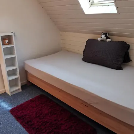 בית נופש Ganzes Ferienhaus Familien Resort Mit 800Qm Umzaeunten Garten Mit Grill Pavillon, 4 Zimmer Und Wohnzimmer, Kueche, Bad, Inkl Gratis Fruehstueck, Parkplaetze, Wifi, So Privat Wie Zu Hause, In Kassel Am Glockenbruchweg *
