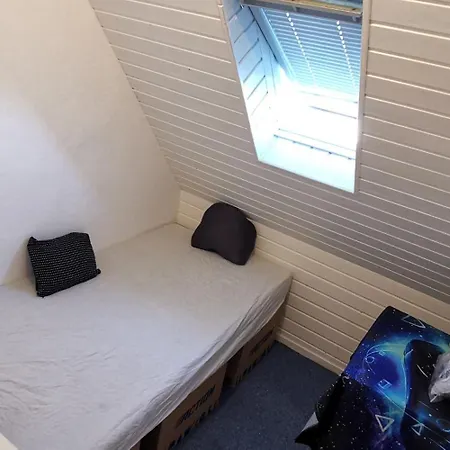 בית נופש Ganzes Ferienhaus Familien Resort Mit 800Qm Umzaeunten Garten Mit Grill Pavillon, 4 Zimmer Und Wohnzimmer, Kueche, Bad, Inkl Gratis Fruehstueck, Parkplaetze, Wifi, So Privat Wie Zu Hause, In Kassel Am Glockenbruchweg קאסל