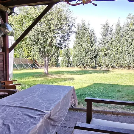 Ganzes Ferienhaus Familien Resort Mit 800Qm Umzaeunten Garten Mit Grill Pavillon, 4 Zimmer Und Wohnzimmer, Kueche, Bad, Inkl Gratis Fruehstueck, Parkplaetze, Wifi, So Privat Wie Zu Hause, In Kassel Am Glockenbruchweg בית נופש קאסל