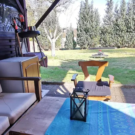 Ganzes Ferienhaus Familien Resort Mit 800Qm Umzaeunten Garten Mit Grill Pavillon, 4 Zimmer Und Wohnzimmer, Kueche, Bad, Inkl Gratis Fruehstueck, Parkplaetze, Wifi, So Privat Wie Zu Hause, In Kassel Am Glockenbruchweg בית נופש