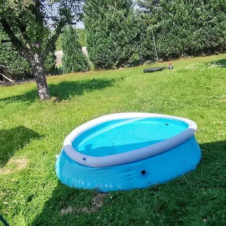 Ganzes Ferienhaus Familien Resort Mit 800Qm Umzaeunten Garten Mit Grill Pavillon, 4 Zimmer Und Wohnzimmer, Kueche, Bad, Inkl Gratis Fruehstueck, Parkplaetze, Wifi, So Privat Wie Zu Hause, In Kassel Am Glockenbruchweg