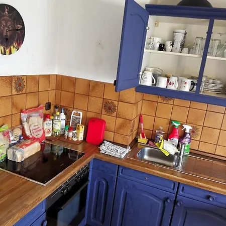 Ganzes Ferienhaus Familien Resort Mit 800Qm Umzaeunten Garten Mit Grill Pavillon, 4 Zimmer Und Wohnzimmer, Kueche, Bad, Inkl Gratis Fruehstueck, Parkplaetze, Wifi, So Privat Wie Zu Hause, In Kassel Am Glockenbruchweg * קאסל