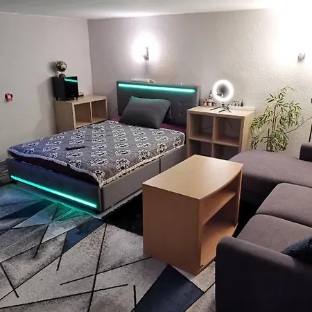Ganzes Mit Garten, 5x Schlafzimmer, Wohnzimmer, Kueche, Bad, Dusche, 2xwc, Gratis Parkplaetze Wifi, Smart Tv, So Privat Zu Hause, Am Glockenbruchweg
