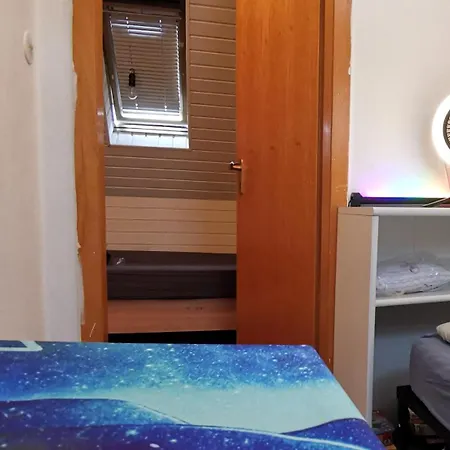 Ganzes Mit Garten, 5x Schlafzimmer, Wohnzimmer, Kueche, Bad, Dusche, 2xwc, Gratis Parkplaetze Wifi, Smart Tv, So Privat Zu Hause, Am Glockenbruchweg * Cassel