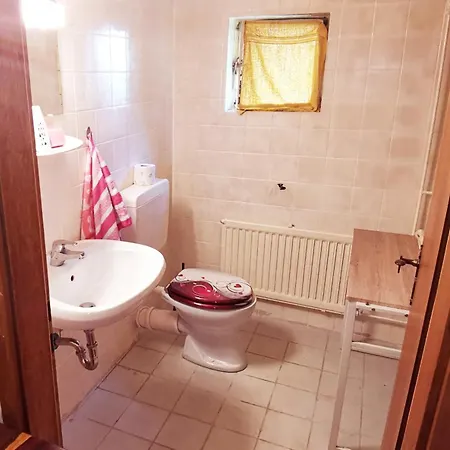 Ganzes Mit Garten, 5x Schlafzimmer, Wohnzimmer, Kueche, Bad, Dusche, 2xwc, Gratis Parkplaetze Wifi, Smart Tv, So Privat Zu Hause, Am Glockenbruchweg Hébergement de vacances Cassel