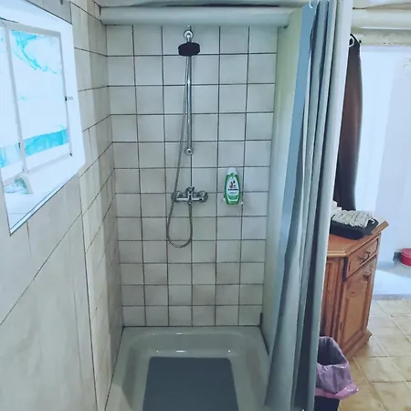 Ganzes Mit Garten, 5x Schlafzimmer, Wohnzimmer, Kueche, Bad, Dusche, 2xwc, Gratis Parkplaetze Wifi, Smart Tv, So Privat Zu Hause, Am Glockenbruchweg