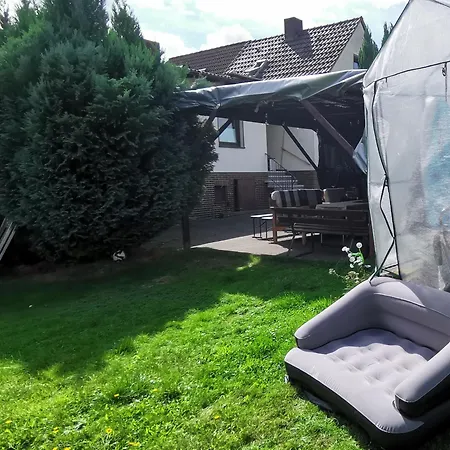 Ferienhaus Ganzes Mit Garten, 5x Schlafzimmer, Wohnzimmer, Küche, 2x Wc, Badezimmer, Gratis Parkplätze Wifi Smart Tv, So Privat Zu Hause Am Glockenbruchweg Kassel