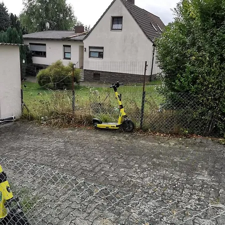 Hébergement de vacances Ganzes Mit Garten, 5x Schlafzimmer, Wohnzimmer, Kueche, Bad, Dusche, 2xwc, Gratis Parkplaetze Wifi, Smart Tv, So Privat Zu Hause, Am Glockenbruchweg Cassel