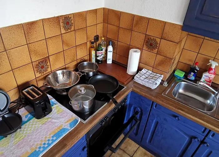 別荘 Ganzes 120Qm Komfort Ferienhaus Mit 800Qm Umzaeunten Garten, 4 Schlafzimmer, Private Kueche, Wohnzimmer, Badezimmer Und Wc, Inkl Gratis Fruehstueck, Parkplaetze, Wifi, Top Lage, So Privat Wie Zu Hause カッセル