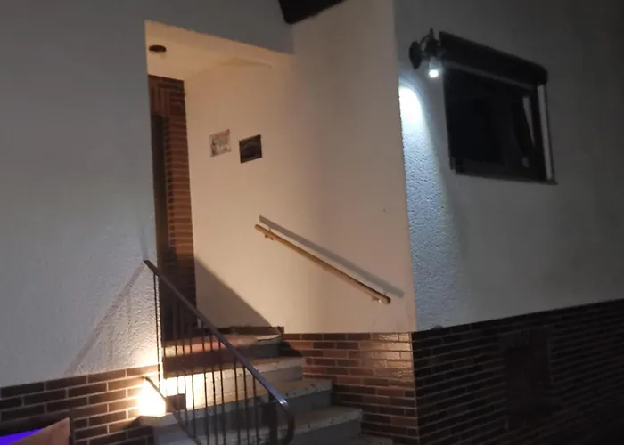 Ganzes Ferienhaus Familien Resort Mit 800Qm Umzaeunten Garten, Inkl Gratis Fruehstueck, Parkplaetze, Wifi, Kassel Top Lage, So Privat Wie Zu Hause 卡塞尔