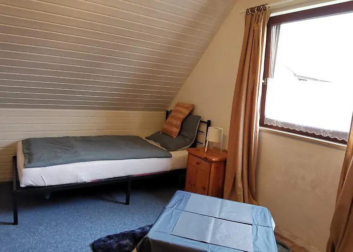 Ganzes 120Qm Komfort Ferienhaus Mit 800Qm Umzaeunten Garten, 4 Schlafzimmer, Private Kueche, Wohnzimmer, Badezimmer Und Wc, Inkl Gratis Fruehstueck, Parkplaetze, Wifi, Top Lage, So Privat Wie Zu Hause Дом отдыха