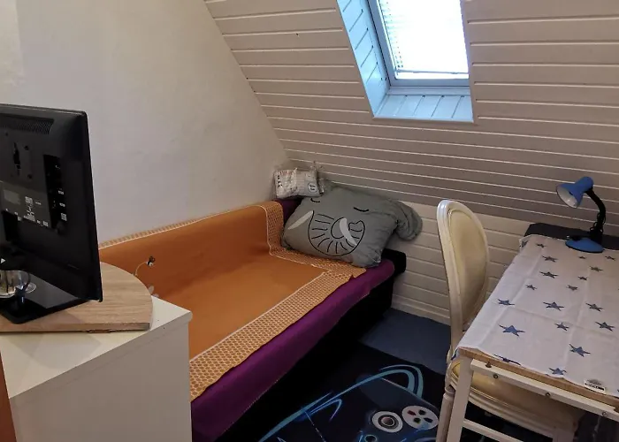 別荘 Ganzes 120Qm Komfort Ferienhaus Mit 800Qm Umzaeunten Garten, 4 Schlafzimmer, Private Kueche, Wohnzimmer, Badezimmer Und Wc, Inkl Gratis Fruehstueck, Parkplaetze, Wifi, Top Lage, So Privat Wie Zu Hause