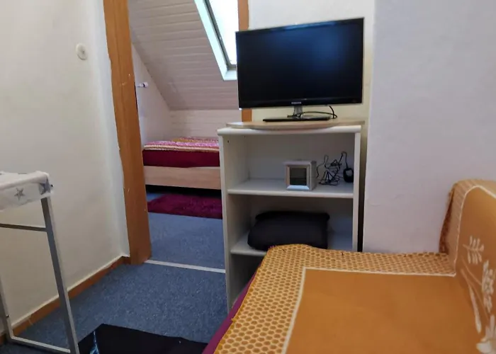 別荘 Ganzes 120Qm Komfort Ferienhaus Mit 800Qm Umzaeunten Garten, 4 Schlafzimmer, Private Kueche, Wohnzimmer, Badezimmer Und Wc, Inkl Gratis Fruehstueck, Parkplaetze, Wifi, Top Lage, So Privat Wie Zu Hause *