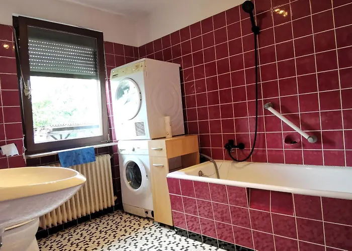 Ganzes 120Qm Komfort Ferienhaus Mit 800Qm Umzaeunten Garten, 4 Schlafzimmer, Private Kueche, Wohnzimmer, Badezimmer Und Wc, Inkl Gratis Fruehstueck, Parkplaetze, Wifi, Top Lage, So Privat Wie Zu Hause