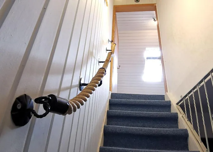 Ganzes Ferienhaus Familien Resort Mit 800Qm Umzaeunten Garten, Inkl Gratis Fruehstueck, Parkplaetze, Wifi, Kassel Top Lage, So Privat Wie Zu Hause 度假居 卡塞尔