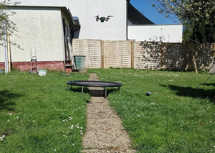 Ganzes 120Qm Komfort Ferienhaus Mit 800Qm Umzaeunten Garten, 4 Schlafzimmer, Private Kueche, Wohnzimmer, Badezimmer Und Wc, Inkl Gratis Fruehstueck, Parkplaetze, Wifi, Top Lage, So Privat Wie Zu Hause 別荘 *