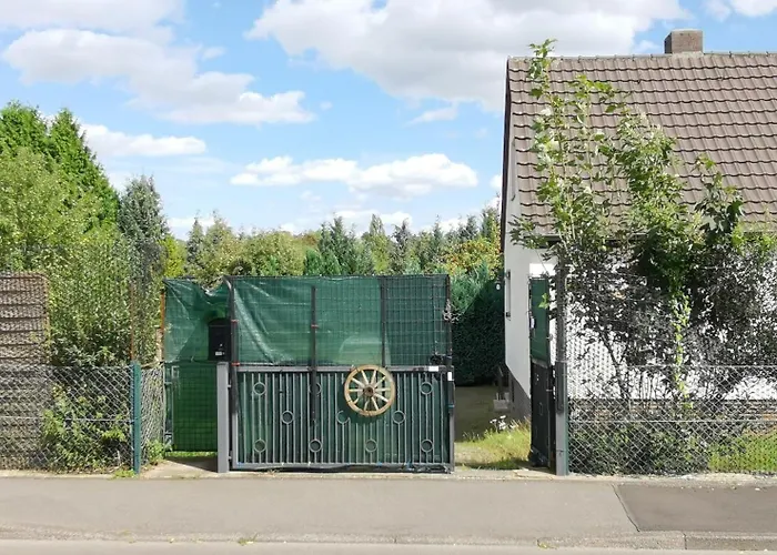 度假居 Ganzes Ferienhaus Familien Resort Mit 800Qm Umzaeunten Garten, Inkl Gratis Fruehstueck, Parkplaetze, Wifi, Kassel Top Lage, So Privat Wie Zu Hause *